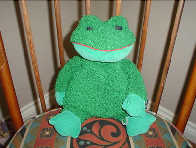 Russ Plush Smooches Kissy Frog Toad Stuffed Animal Green with Red