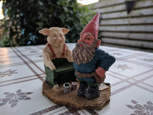 Rien Poortvliet Classic David the Gnome Kabouter Statue EVERT with Pig Chair