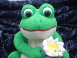 Russ Berrie Daisy Frog  Plush 1879906 Lot 2 Frogs